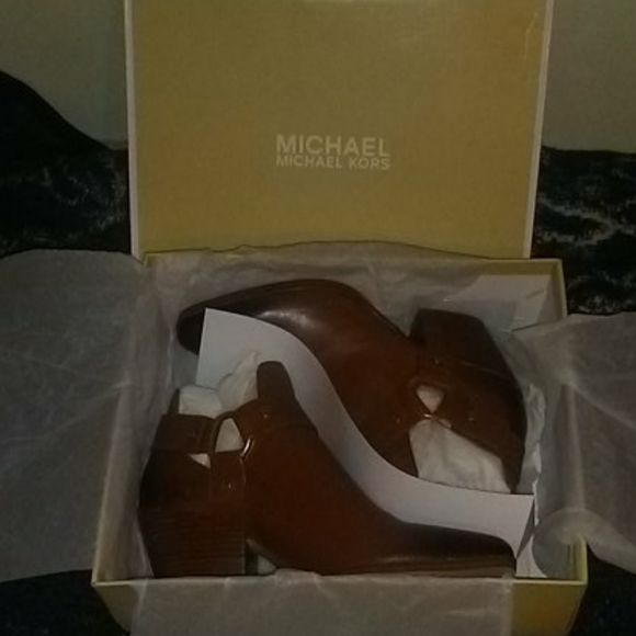 Women's shoe - Picture 1 of 5